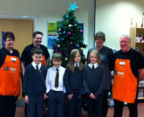 The Children from Walton and Holymoorside Primary present their tree to the Ashgate Hospice