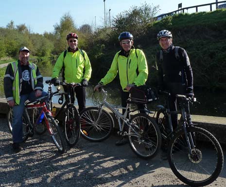 Dave was accompanied by two friends - Jeff Troops and Ian Stott. George Bunting and Rod Auton, Trust members, went the first 18 miles to Shireoaks