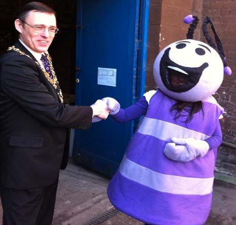 Chesterfield's Mayor meets the 'Yoga Bug'!