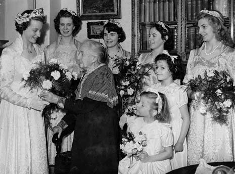Edna presented her floral bouquet to a Mrs Keeling who was celebrating her 100th birthday back in 1952