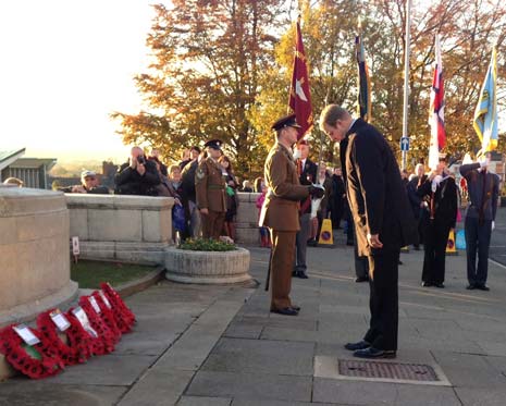 Chesterfield MP Toby Perkins lays his wreath at Chesterfields War Memorial