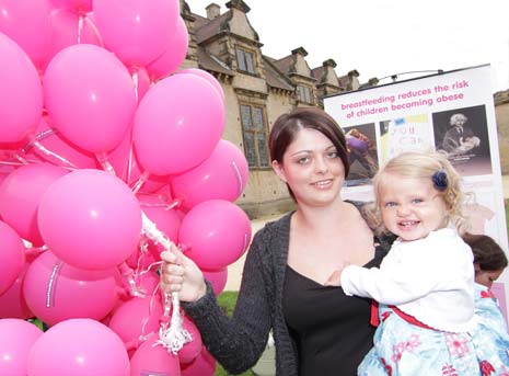 Terri and one year old daughter Jaycie, were invited to Bolsover's Breast Is Best day  to give the celebrations some extra lift with the launch of 40 pink balloons