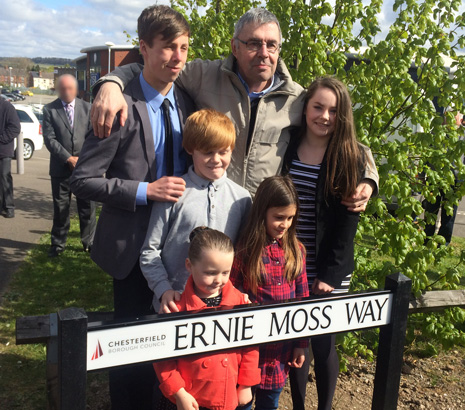 Anyone who's anyone in Chesterfield knows the name Ernie Moss! Spireite legend, family man and all round good guy. Today, that went a step further as the legendary player attended the unveiling of a road named after him. 