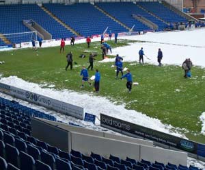 Game on at Chesterfield FC - Fans help clear the pitch