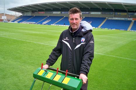 Chesterfield FC Groundsman Anthony Haywood wins Groundsman Of the Year for npower League 2