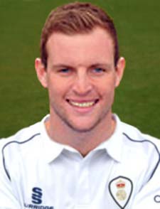 Home grown Derbyshire wicketkeeper Tom Poynton has signed a new three year contract.