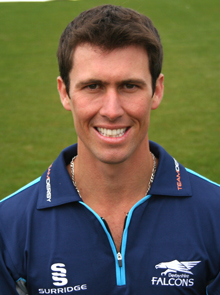 Derbyshire Captain Wayne Madsen, who was instrumental in discussions with Moore, said: We are delighted to have secured Stephen for the next two seasons.