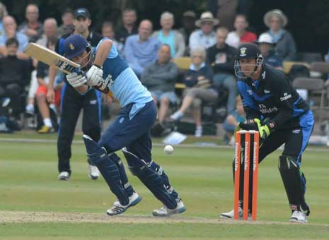 Derbyshire Skipper Wayne Madsen on his way to joint top score of 32 off 23
