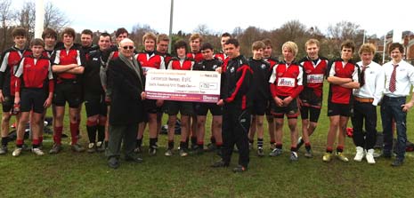 Cllr David Chapman presents a cheque for £750 to the Chesterfield Panthers junior players