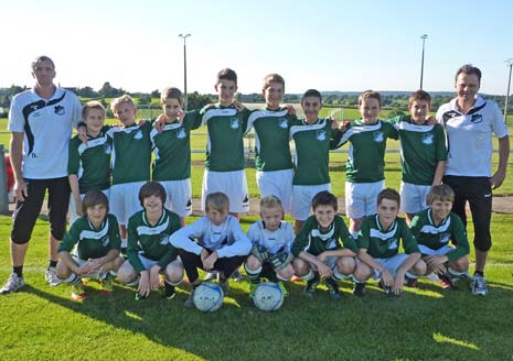 SC Grus-Weiss U13/14 squad and coaches