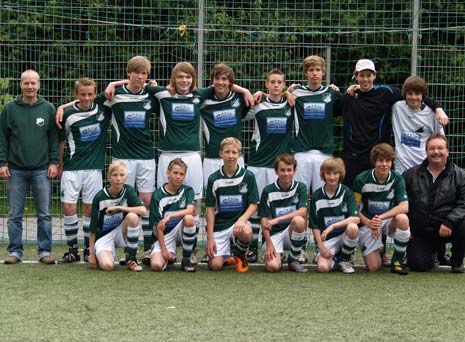 SC Grus-Weiss U15/16 squad and coaches